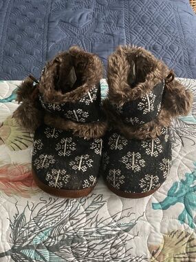 Cuddl Duds Black Knit Faux Fur Pom Slipper Boots with Brown Trim